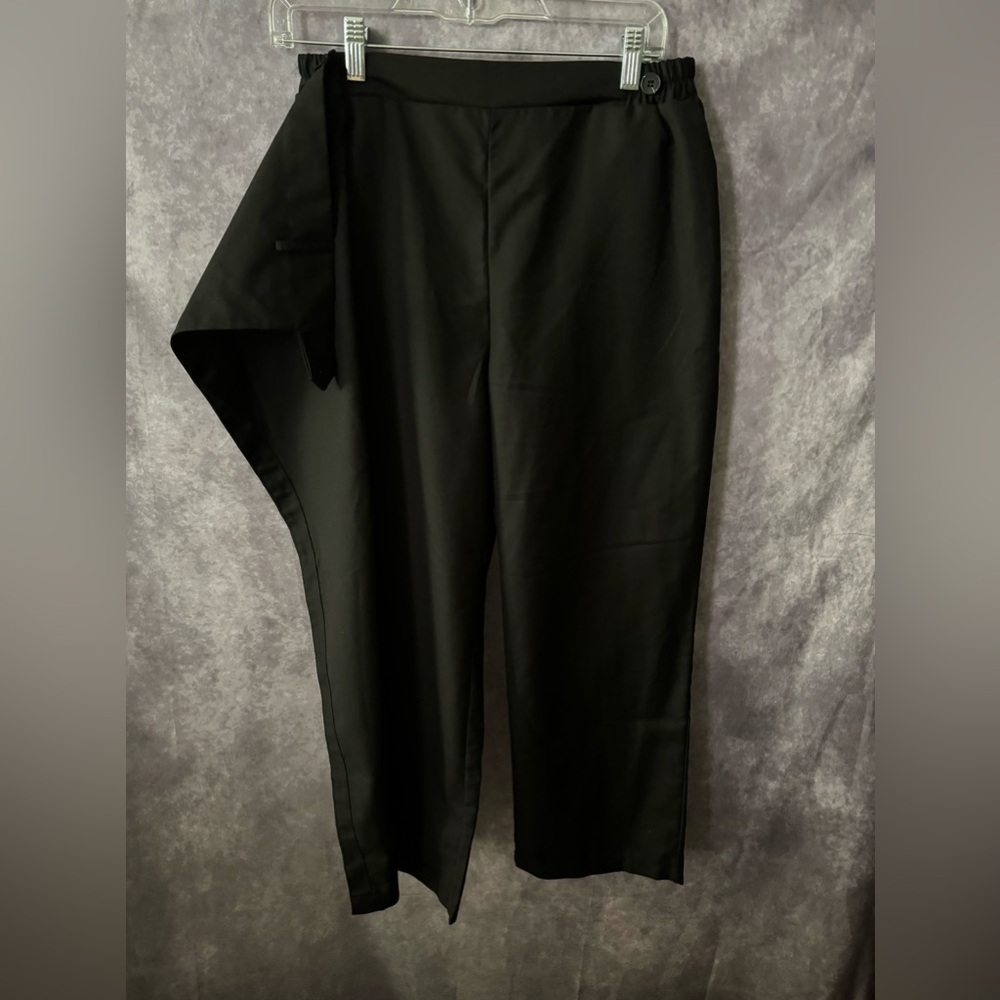 Side wrap ankle pants. Size L/M